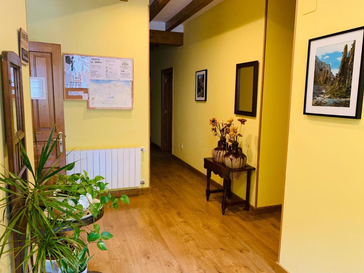 Pensión Hostal La Serna Potes酒店