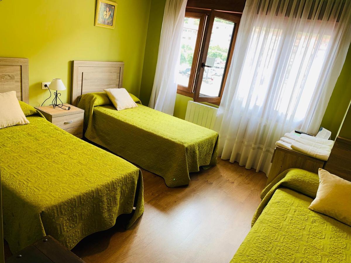 Pensión Hostal La Serna Potes酒店